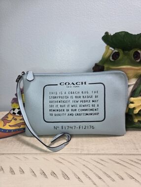Coach Storypatch Large Leather Wristlet/Clutch,Light Blue/Sky Blue EUC